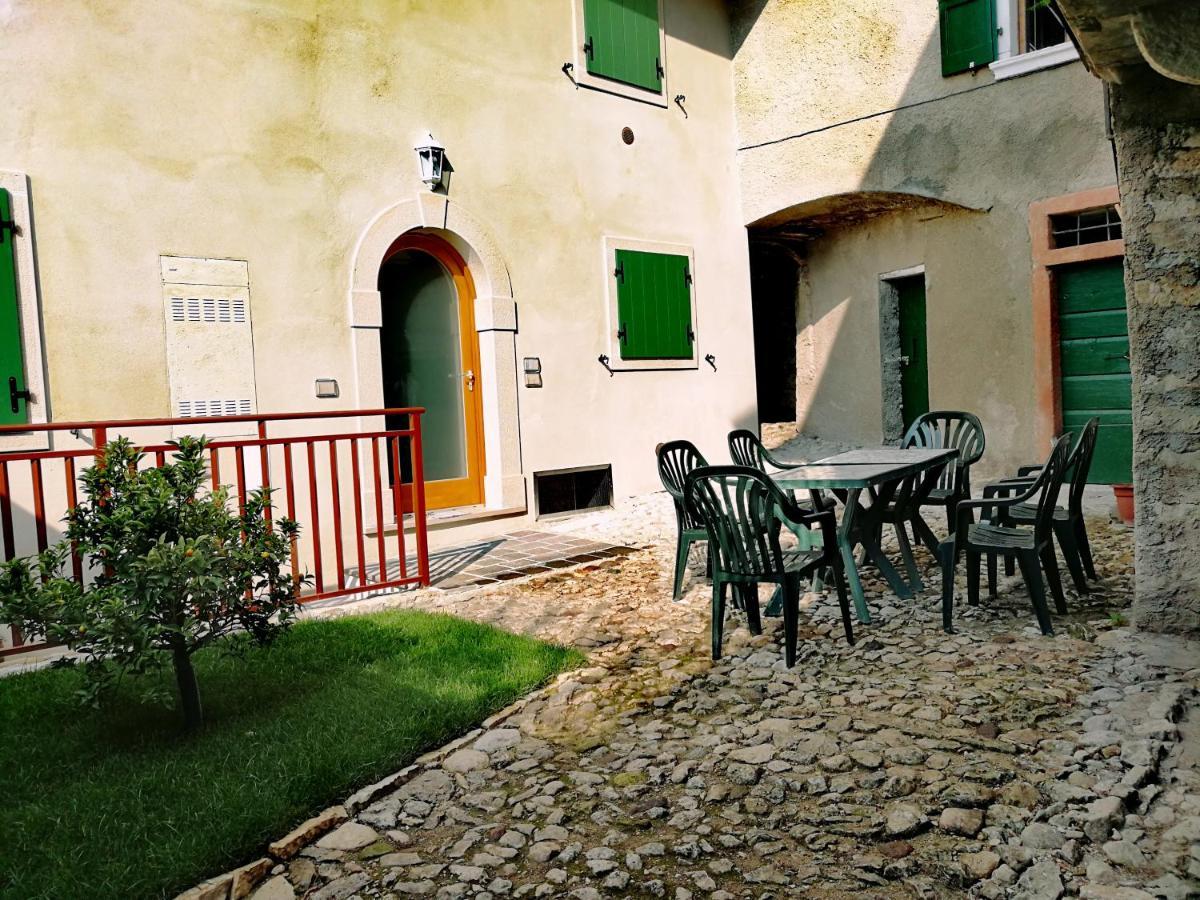 Casa Antico Borgo - Appartamento 1 Assenza di Brenzone Luaran gambar