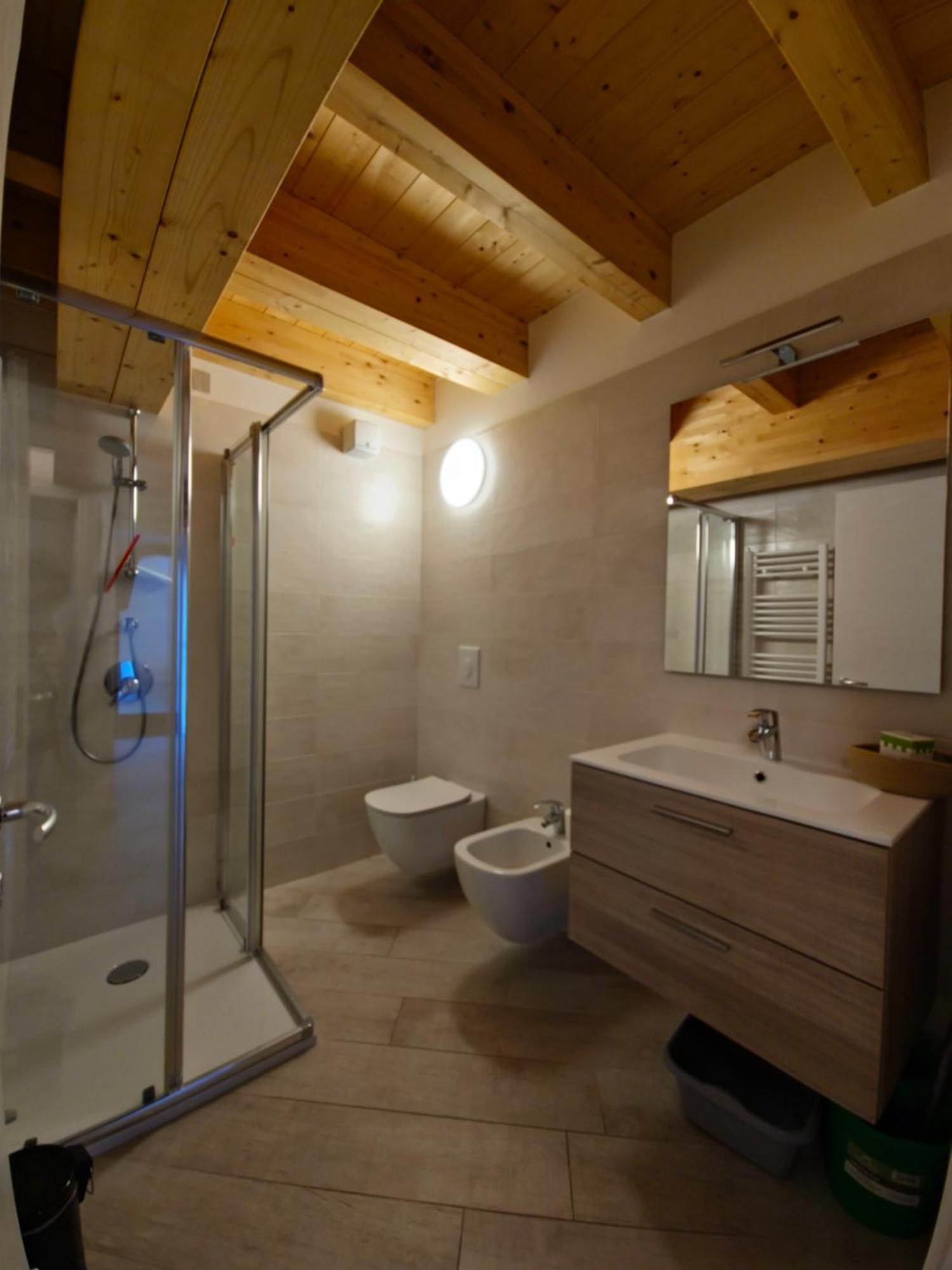 Casa Antico Borgo - Appartamento 1 Assenza di Brenzone Luaran gambar