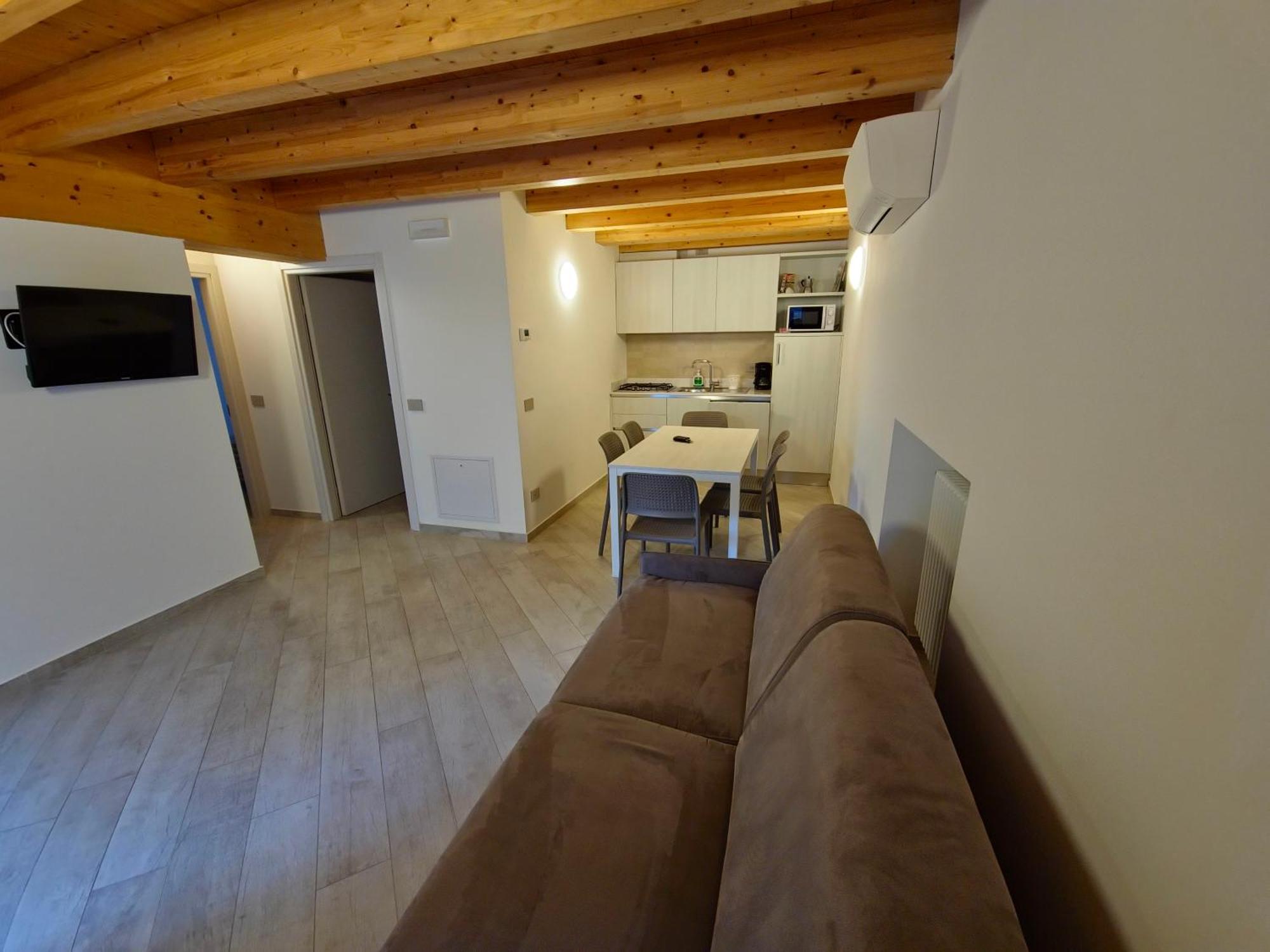 Casa Antico Borgo - Appartamento 1 Assenza di Brenzone Luaran gambar